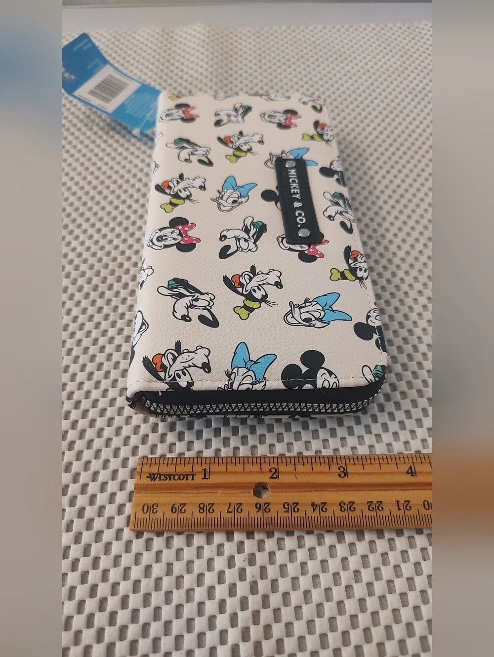 Mickey & Co. Wallet NWT Disney Goofy Minnie Mickey Pluto Daisy Donald